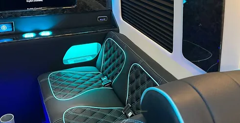 Animated camera tour around a 3D product model